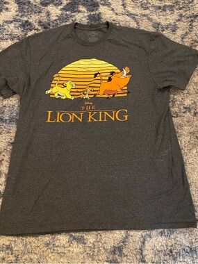 Disney’s The Lion King Graphic Tshirt Size L